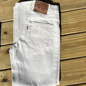 Levi’s white jeans
